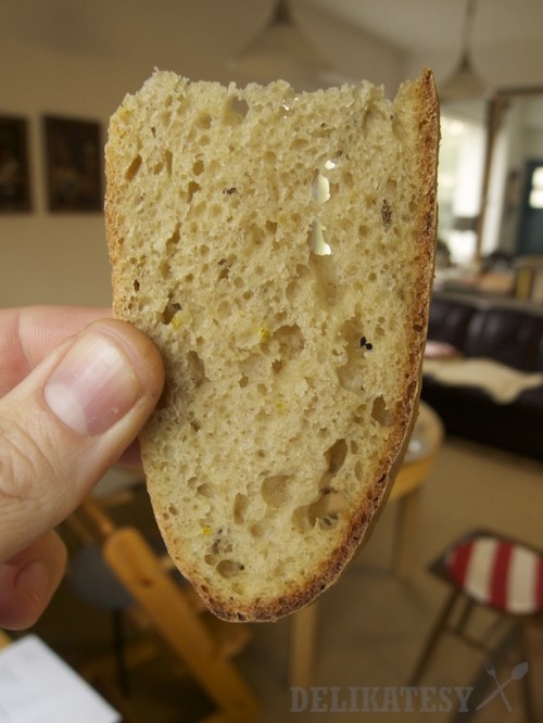 Čerstvá kurkuma v chlebe