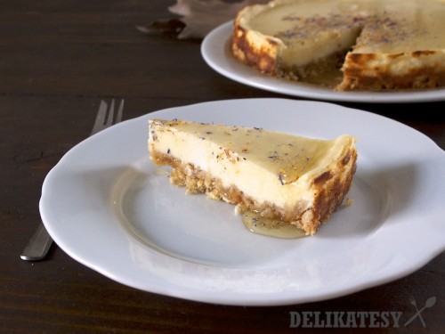 Cheesecake - kozí syr a kamilkový sirup