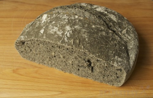 Chlieb so živočíšnym uhlím