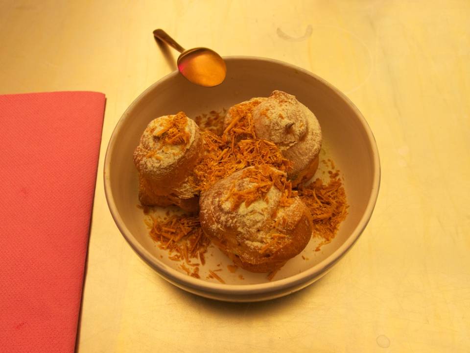 Veterníky s matcha zmrzlinou a karamelom z bielej čokolády